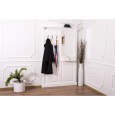Weiße Garderobe mit Spiegel im Landhausstil